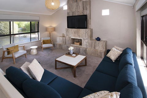 GIFFORD HOUSE - Kalgoorlie Accommodation 2