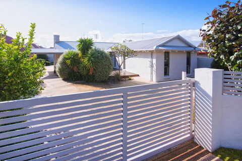 GIFFORD HOUSE - Kalgoorlie Accommodation 0