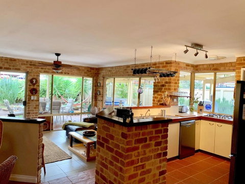 Glenway House, Spa Oasis Rockingham - Kalgoorlie Accommodation 2