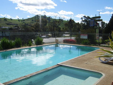 Golden Chain Garden Motor Inn Gundagai - Kalgoorlie Accommodation 1