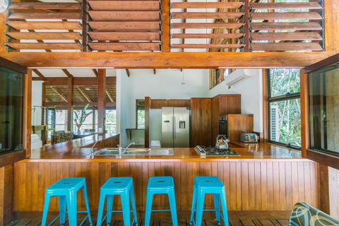 Golden Sunbird - Kalgoorlie Accommodation 0