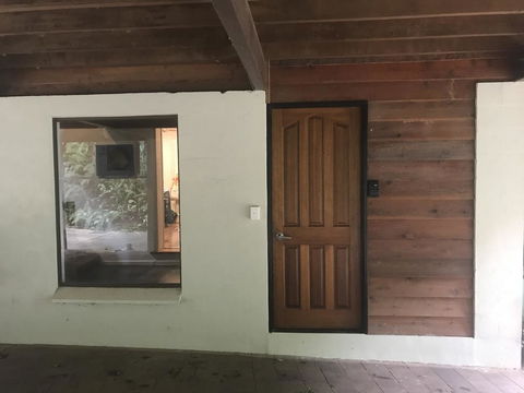 Golden Sunbird - Kalgoorlie Accommodation 2