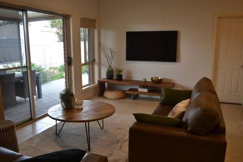 Gone To Barossa - Kalgoorlie Accommodation 2