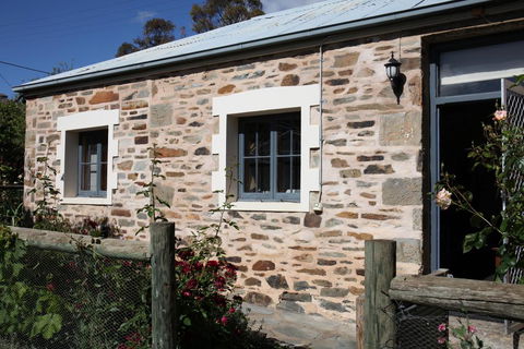 Griffiths Cottage - Kalgoorlie Accommodation 0