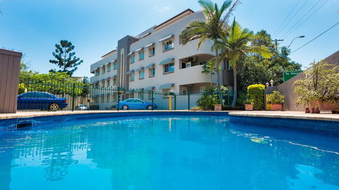 Hampton Court Apartments - Kalgoorlie Accommodation 0