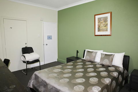 Hampton Court Apartments - Kalgoorlie Accommodation 1