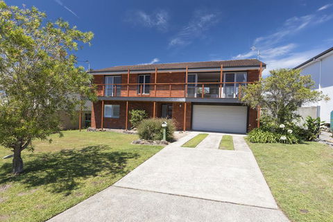 HAMPTONS - Kalgoorlie Accommodation 0