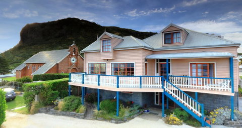 Hanlon House - Kalgoorlie Accommodation 0