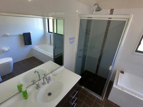 Hartley Hill Top Views - Kalgoorlie Accommodation 3
