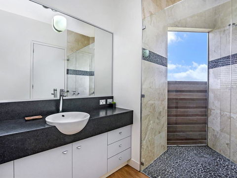 HEARN'S BEACH HOUSE - Kalgoorlie Accommodation 3