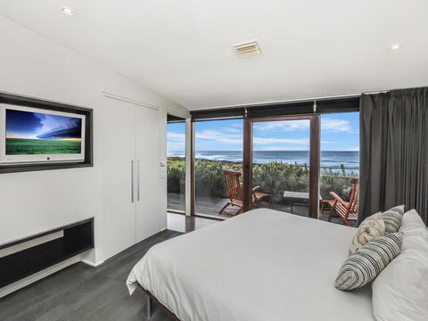 HEARN'S BEACHSIDE VILLA 1 - Kalgoorlie Accommodation 3