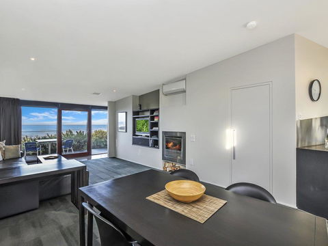 HEARN'S BEACHSIDE VILLA 1 - Kalgoorlie Accommodation 1
