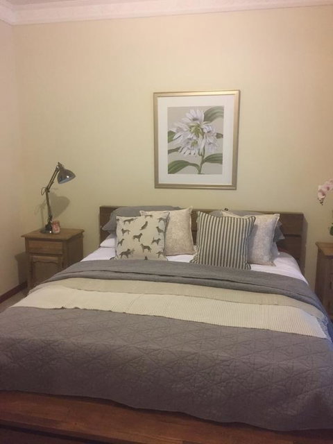 Helen's Luxury Hut - Kalgoorlie Accommodation 0