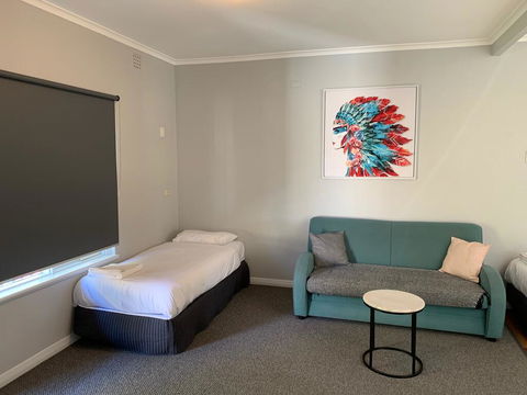 Hello Adelaide Motel And Apartments - Kalgoorlie Accommodation 2
