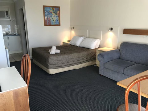 Holiday Lodge Motor Inn - Kalgoorlie Accommodation 1