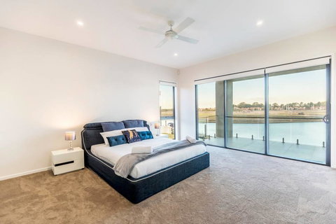 HomePlus - Luxury Living In Sanctuary Cove - Kalgoorlie Accommodation 0