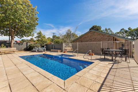 Homestead Motor Inn & Apartments - Kalgoorlie Accommodation 2