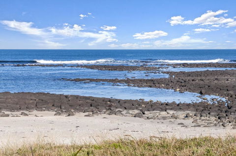 Julieanne - South Beach Home Made For Families - Kalgoorlie Accommodation 1