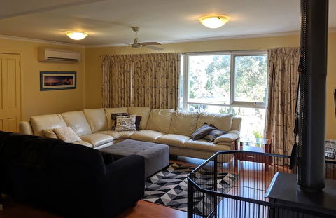 Kaishua House - JK Family Lake House - Kalgoorlie Accommodation 2