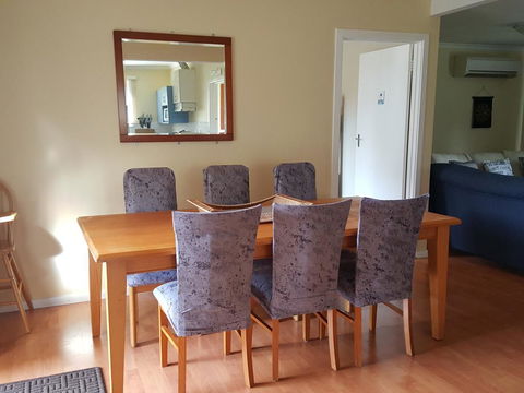 Kaishua House - JK Family Lake House - Kalgoorlie Accommodation 3