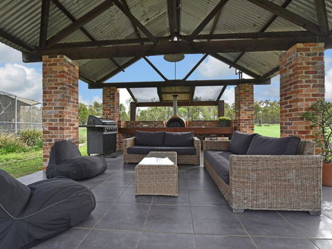 Kelman Cottage - Tucked Away With Pool + Native Wildlife - Kalgoorlie Accommodation 0