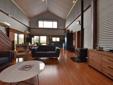 Kelman Cottage - Tucked Away With Pool + Native Wildlife - Kalgoorlie Accommodation 3