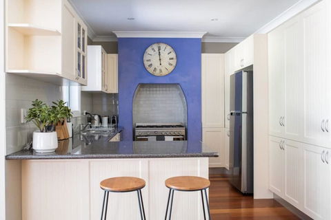 Kinross Cottage - Neat And Stylish, Sleeps 9 - Kalgoorlie Accommodation 1