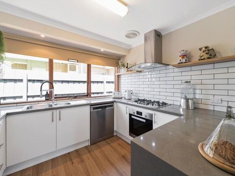 KO's Hideaway - Kalgoorlie Accommodation 0