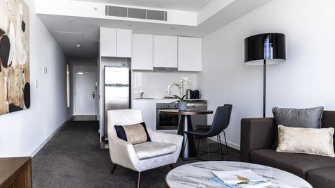 KOZYGURU Chatswood Luxury Studio NCH088 - Kalgoorlie Accommodation 2