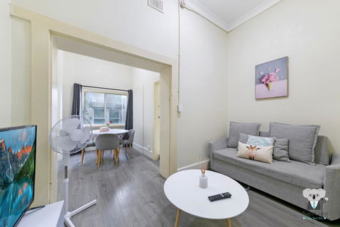 KOZYGURU Kings Cross SKY GARDEN Studio CBD - Kalgoorlie Accommodation 2