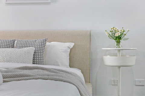 KOZYGURU MASCOT WALK TO STATION MODERN DESIGNER 2 BED APT FREE PARKING NMA260-312 - Kalgoorlie Accommodation 1