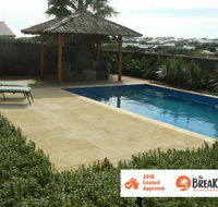 La Mer - Home with a Pool - Kalgoorlie Accommodation