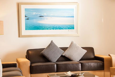 Lagoon 202 - Kalgoorlie Accommodation 0