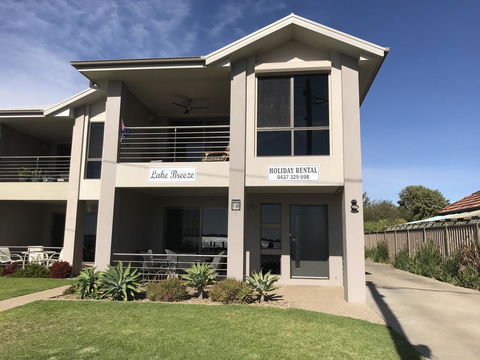 Lake Breeze - Kalgoorlie Accommodation 1