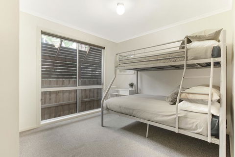 Lake House - Kalgoorlie Accommodation 2