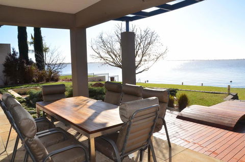 Lake Sunrise - Mulwala - Kalgoorlie Accommodation 1