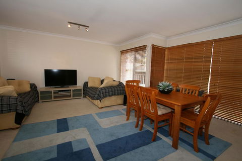 Lakeside 3/37 Cobbon Crescent - Kalgoorlie Accommodation 0