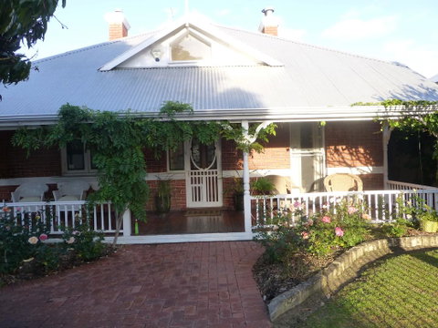 Lakeside Bed & Breakfast - Kalgoorlie Accommodation 3