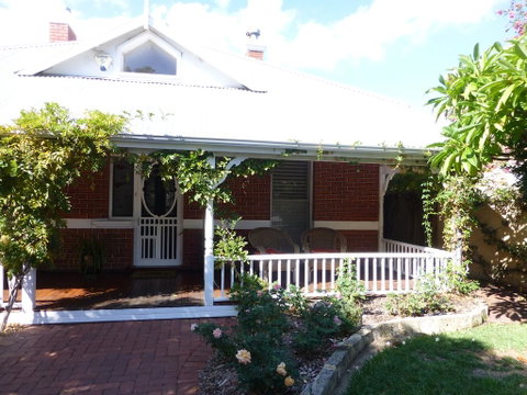 Lakeside Bed & Breakfast - Kalgoorlie Accommodation 1
