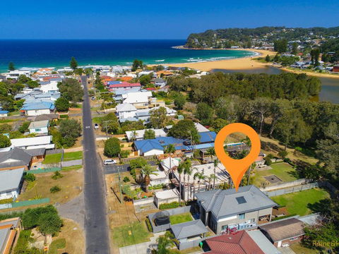 Lakeside Luxury - 13 Lake Street - Kalgoorlie Accommodation 2