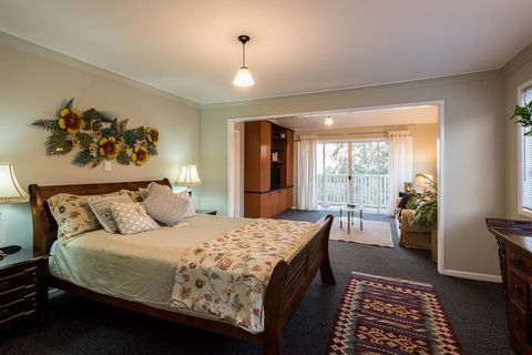Land Of Lost Treasure - Kalgoorlie Accommodation 0