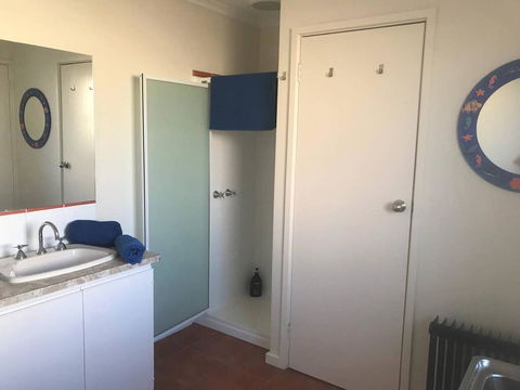 Laneway Bungalow 1 Bedroom Complete Unit East G - Kalgoorlie Accommodation 3