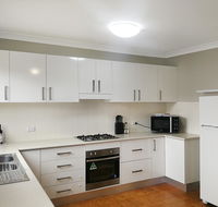 Large 5-Bedroom House with Wifi  Netflix Close to Taronga Western Plains Zoo - Kalgoorlie Accommodation