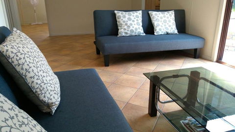 Large 6-Bedroom House With Wifi & Netflix Close To Singleton CBD Hunter Valley - Kalgoorlie Accommodation 2