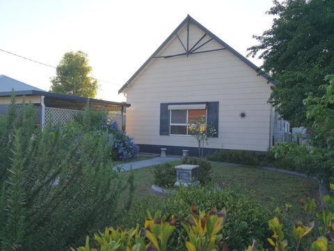 Large 6-Bedroom House With Wifi & Netflix Close To Singleton CBD Hunter Valley - Kalgoorlie Accommodation 0