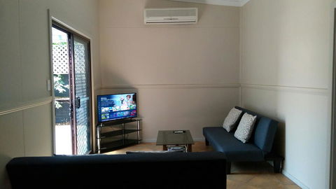 Large 6-Bedroom House With Wifi & Netflix Close To Singleton CBD Hunter Valley - Kalgoorlie Accommodation 1