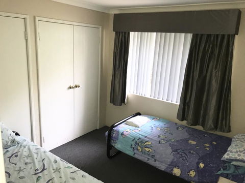 Large Family Home - Kalgoorlie Accommodation 3