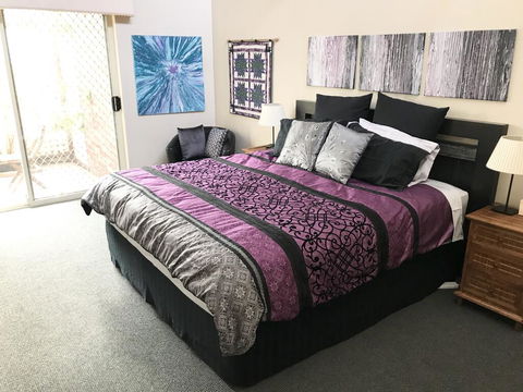 Large Family Home - Kalgoorlie Accommodation 1