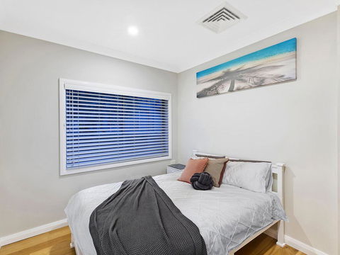 Lavish Lakefront Pool House - Kalgoorlie Accommodation 2