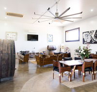 Lazy River Estate Boat House Villa - Kalgoorlie Accommodation